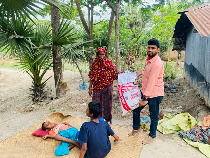 তালতলীতে প্রতিবন্ধীদের পাশে লাভ ফর ফ্রেন্ডস স্বেচ্ছাসেবী সংগঠন