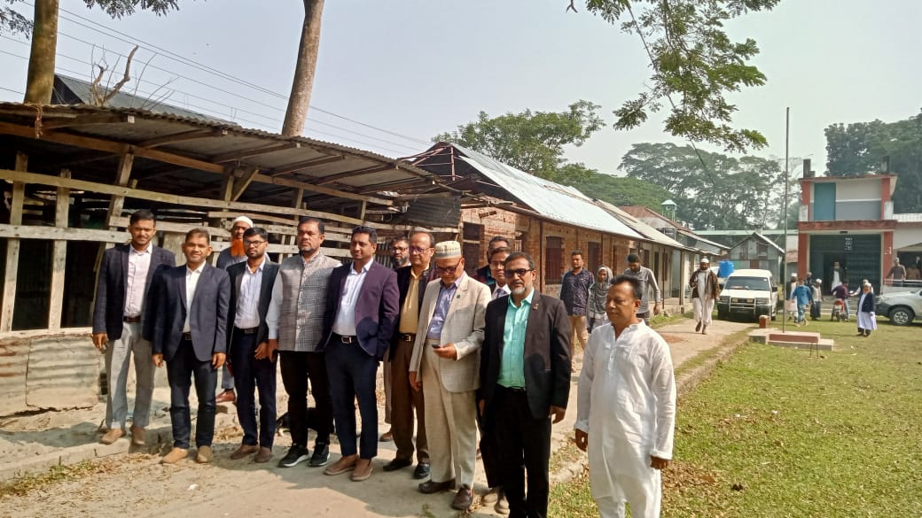 বরিশাল সদর উপজেলার বিভিন্ন শিক্ষা প্রতিষ্ঠান পরিদর্শনে নির্বাহী প্রকৌশলী