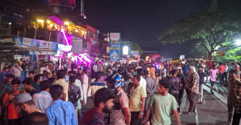 ববি শিক্ষার্থীদের মহাসড়ক অবরোধ, জনভোগান্তি