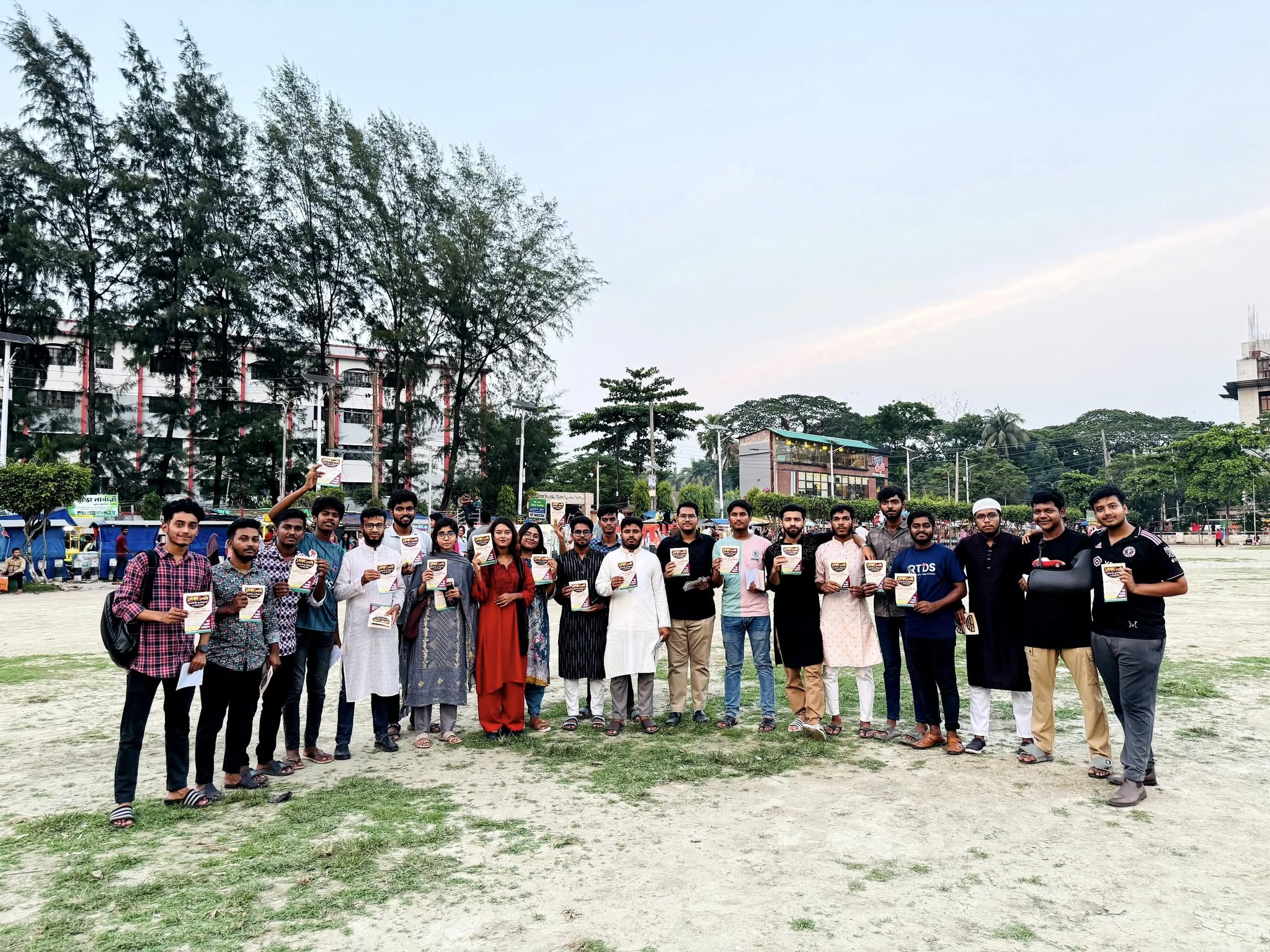 বৈষম্য বিরোধী ছাত্র আন্দোলনের লিফলেট বিতরন