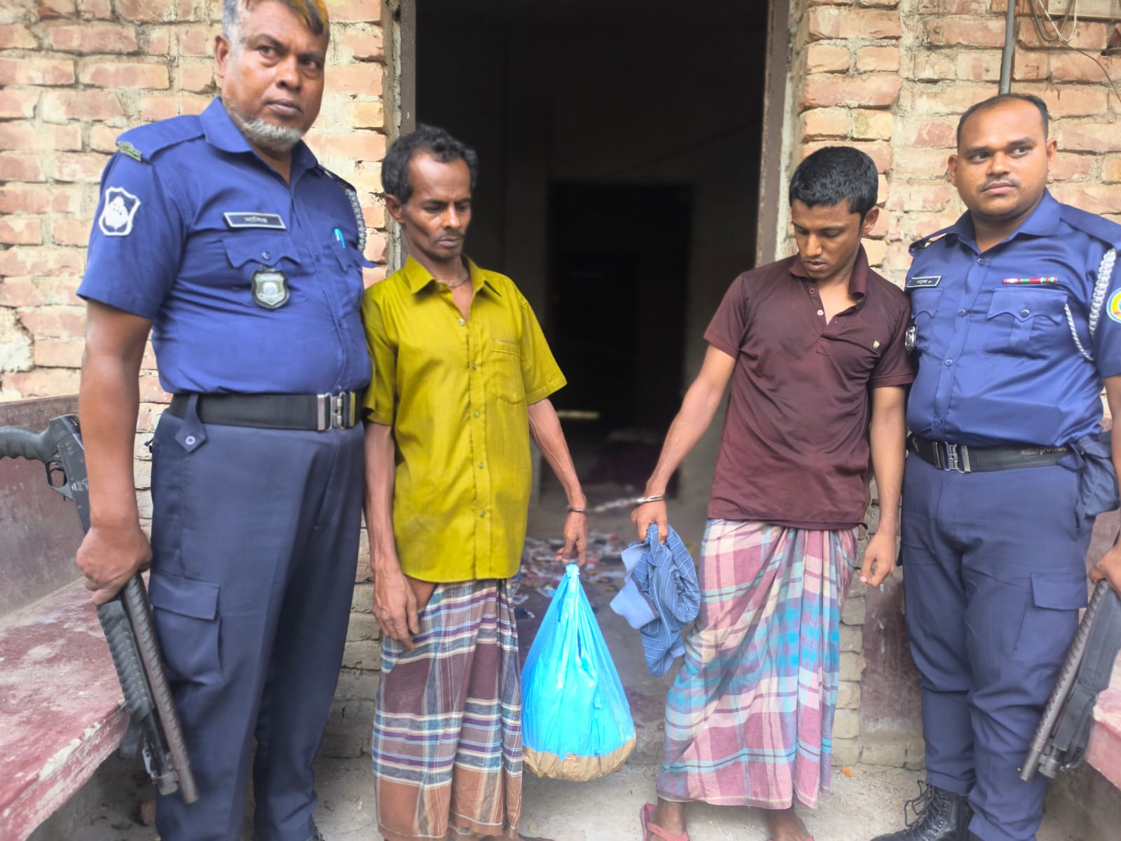 রাউফলে মাদক সহ গ্রেপ্তার ২
