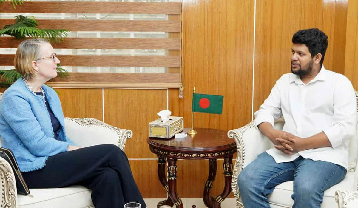 গণমাধ্যমের স্বাধীনতা প্রতিষ্ঠায় কাজ করছে অন্তর্বর্তী সরকার: তথ্য উপদেষ্টা