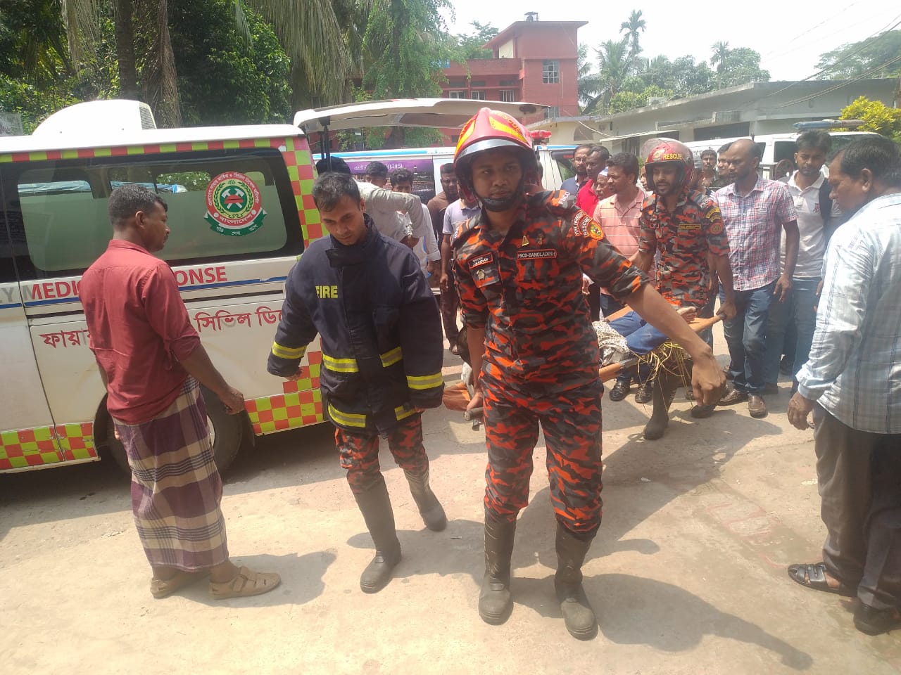 গৌরনদীতে সড়ক দুর্ঘটনায় কলেজ ছাত্র নিহত
