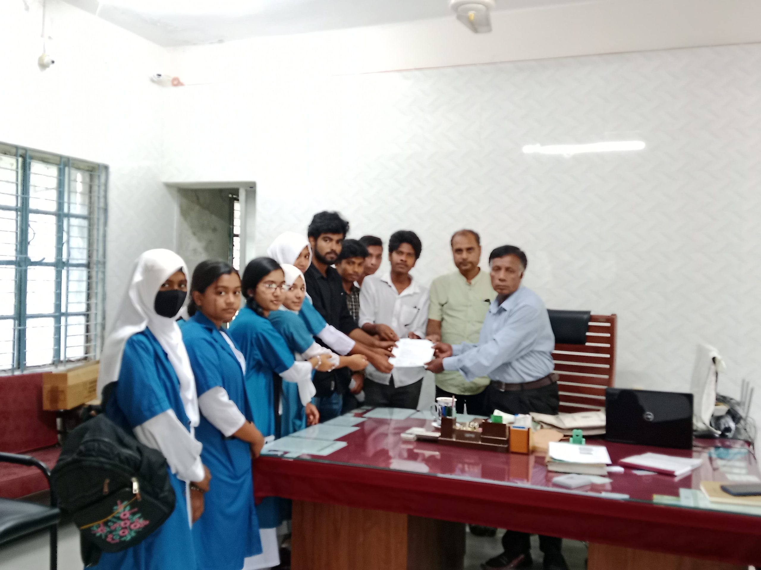 আলেকান্দা সরকারি কলেজে শিক্ষার্থীদের ১১ দফায় অধ্যক্ষের আশ্বাস