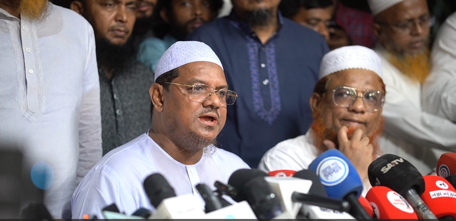 ভারতের দালালরা দেশের ভেতরে ঘাপটি মেরে আছে : পীর সাহেব চরমোনাই