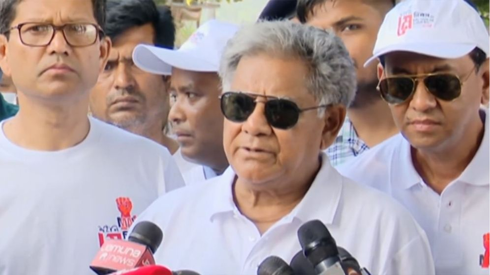 শ্রমিকদের অধিকার নিশ্চিতে কাজ করছে সরকার : শ্রম উপদেষ্টা