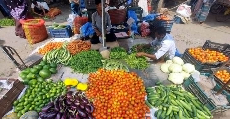 সবজির পর কমেছে মুরগির দাম