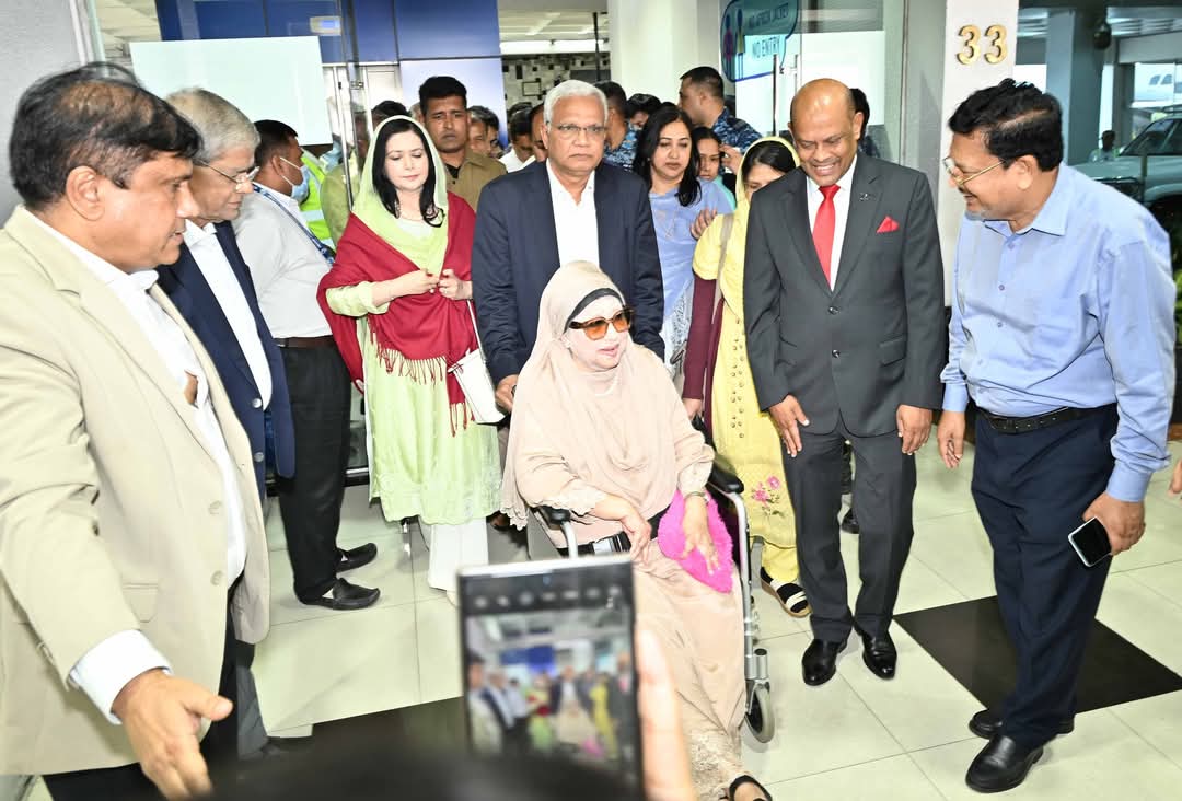 দেশে ফিরে ফিরোজায় খালেদা জিয়া