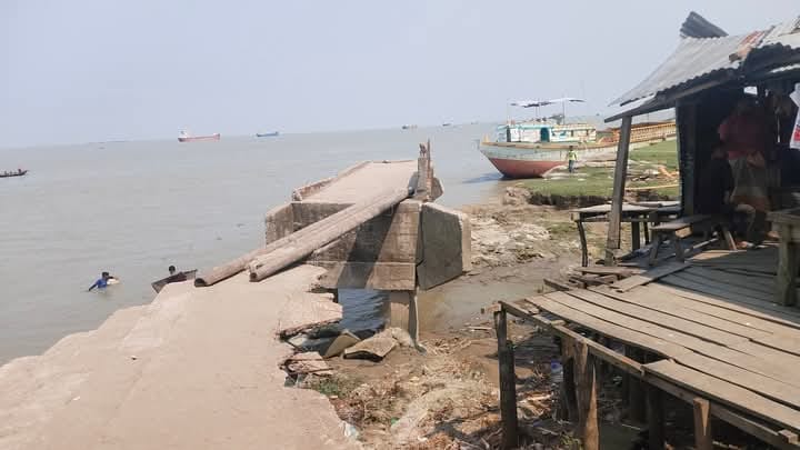 মেঘনায় তীব্র ভাঙন, আতংকিত নদীর পাড়ের মানুষ