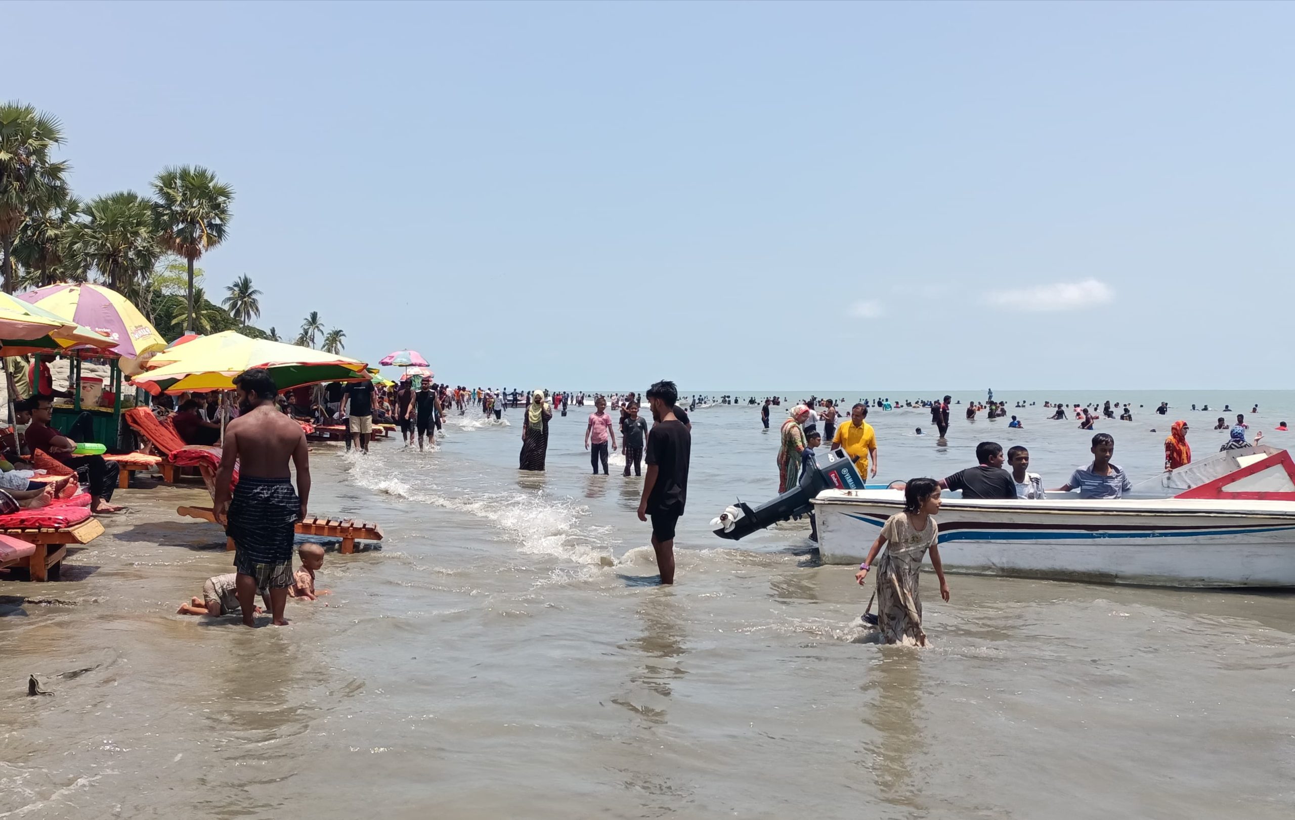 কুয়াকাটা সৈকতে গোসলে নেমে পর্যটকের মৃত্যু