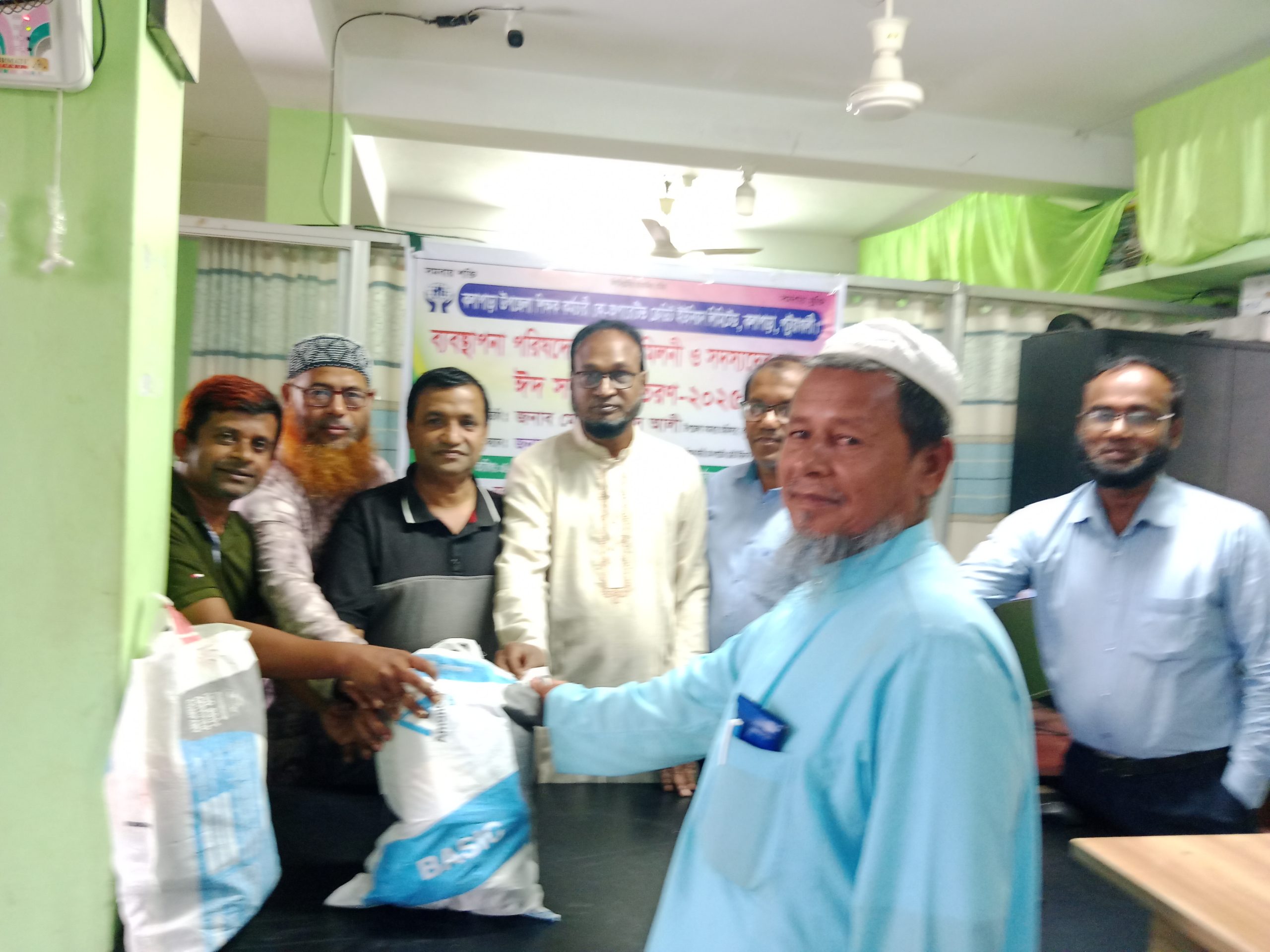 কলাপাড়ায় শিক্ষক সমিতির পূর্বমিলনী ও ঈদ উপহার বিতরণ
