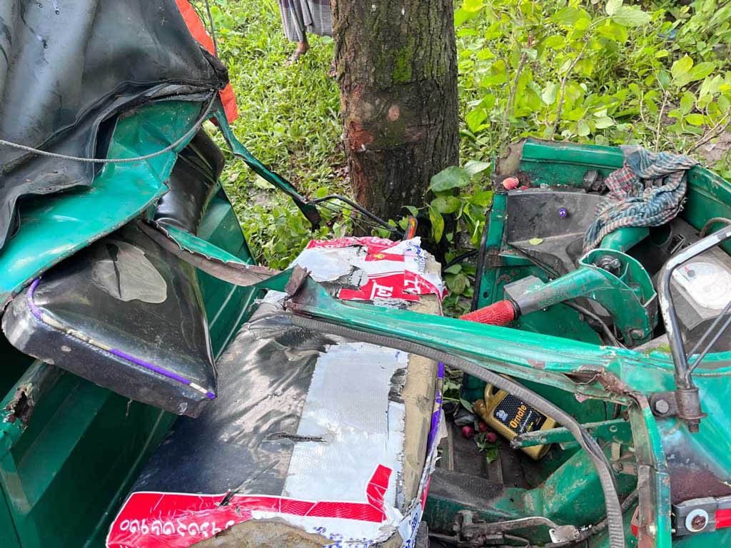 ঝালকাঠিতে থ্রি-হুইলার নিয়ন্ত্রণ হারিয়ে নিহত ১