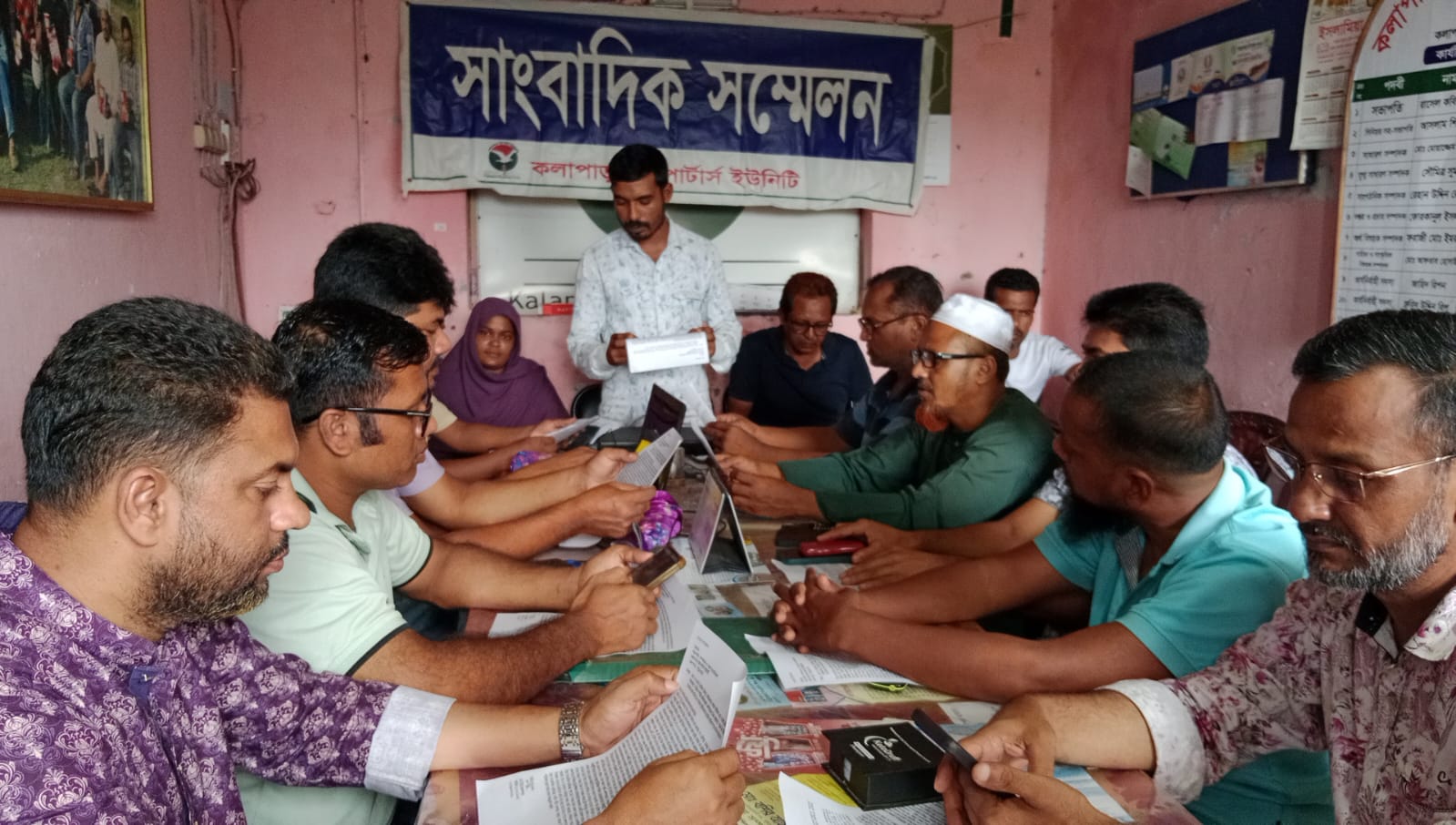 কলাপাড়ায় মাইজভান্ডারি খানকার জমির টাকা আত্মসাত ও প্রতারনার অভিযোগে চাচা ও চাচাতো ভাইদের বিরুদ্ধে সংবাদ সম্মেলন 