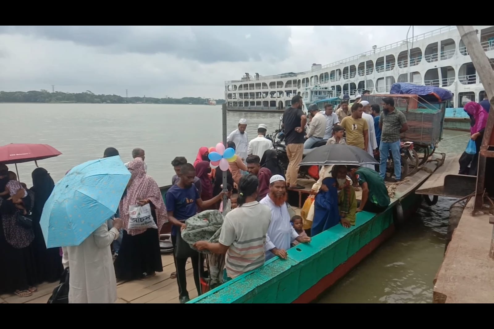 খেয়াঘাটে ভাড়া বিরোধে ট্রলার চালককে মারধর : অতঃপর