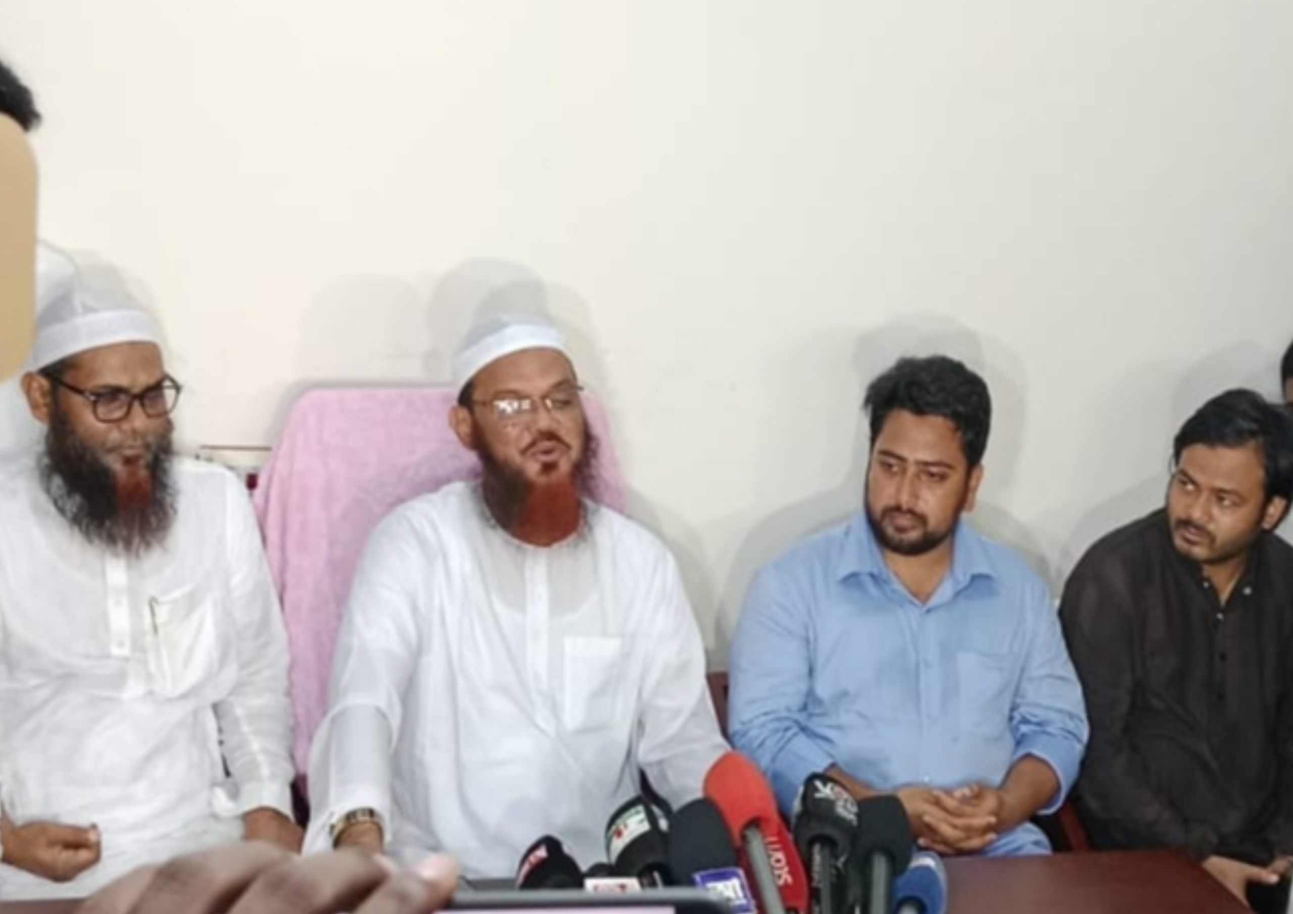 চরমোনাই দরবারে এনসিপির কেন্দ্রীয় প্রতিনিধি দল