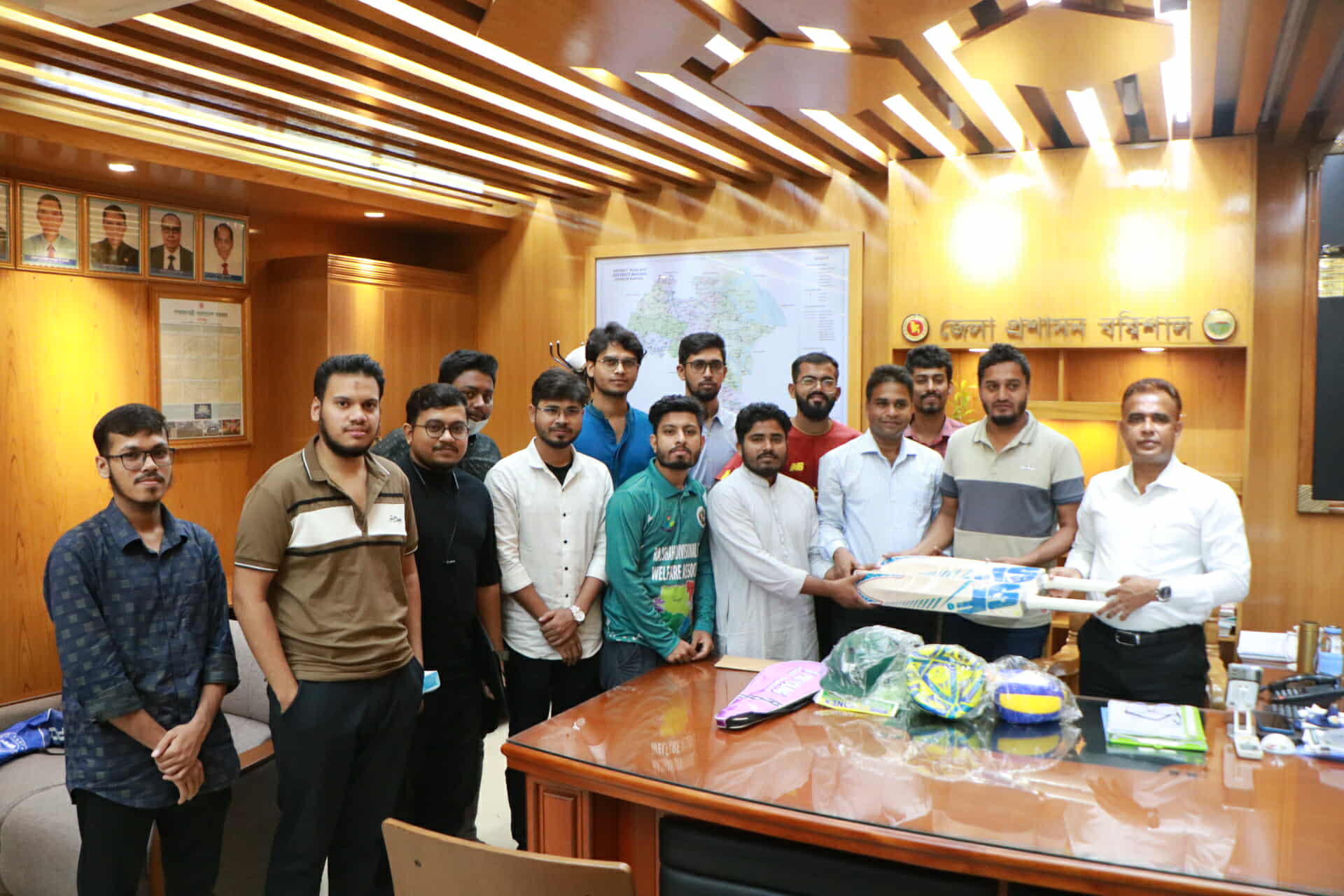 ববি শিক্ষার্থীদের মাঝে বিভিন্ন ক্রীড়া সামগ্রী বিতরণ