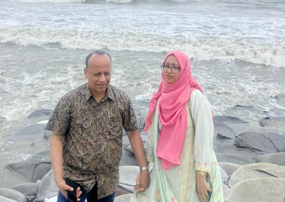 মনোয়ার ইফরানা এসএসসি পরীক্ষায় গোল্ডেন এ প্লাস পেয়েছেন