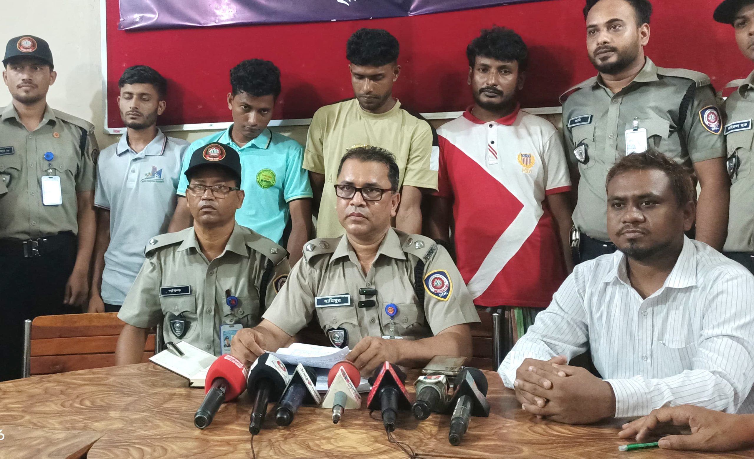 কুয়াকাটায় ৩ লক্ষাধীক টাকার ইয়াবা ও তৈরির কাঁচামাল  ক্রিস্টাল আইচ সহ আটক -৪ 