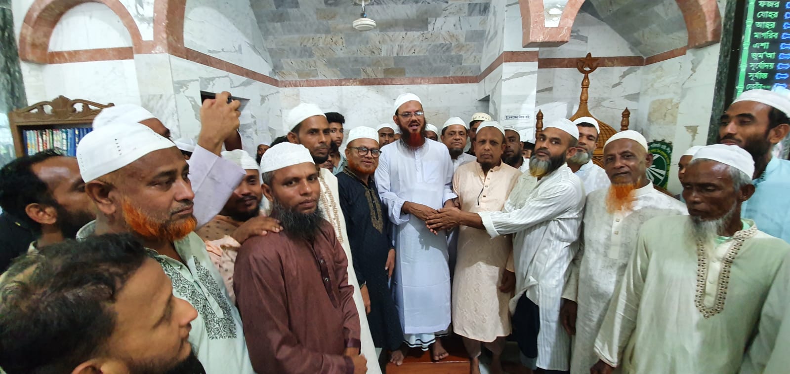 বিভিন্ন দলের শতাধিক নেতা কর্মীর ইসলামী আন্দোলন বাংলাদেশে যোগদান