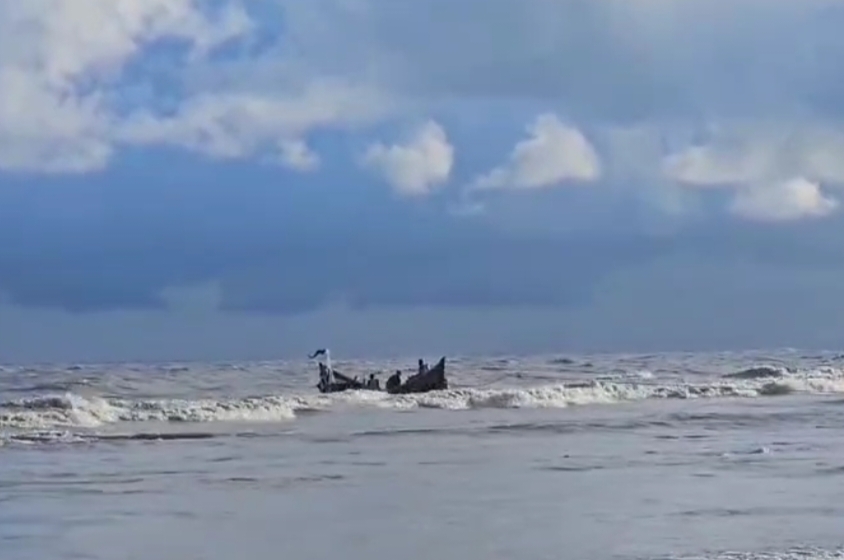লঘুচাপের প্রভাবে উপকূলে অতিভারী বৃষ্টিপাত