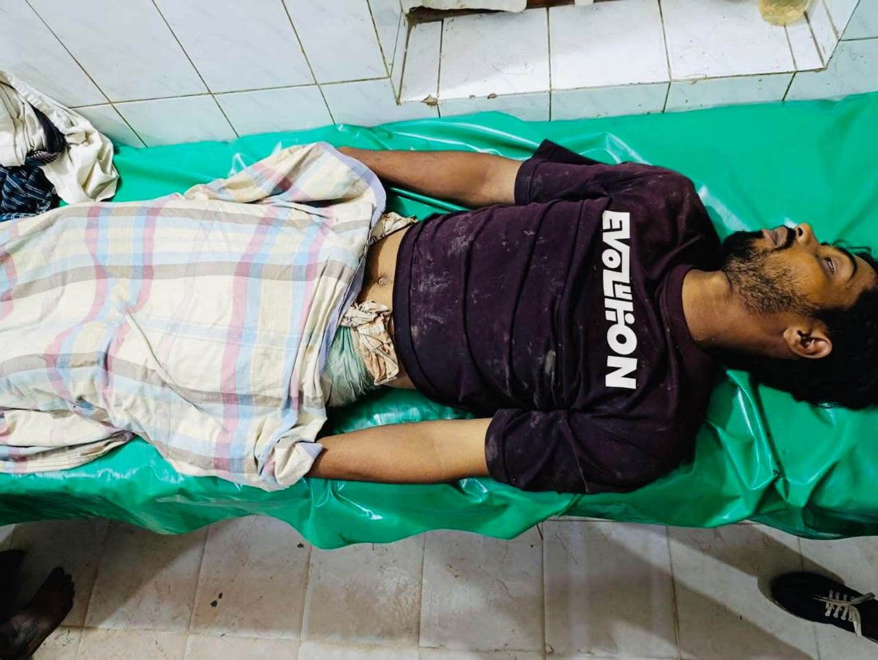 মেহেন্দিগঞ্জে বিদ্যুৎপৃষ্ট হয়ে যুবকের মর্মান্তিক মৃত্যু
