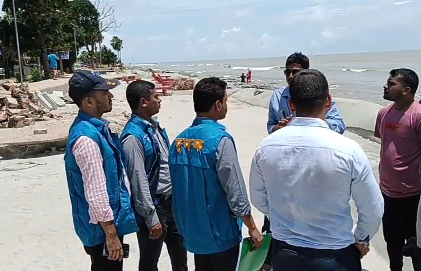 কুয়াকাটায় ক্ষতিগ্রস্ত মেরিন ড্রাইভ পরিদর্শনে দুদক