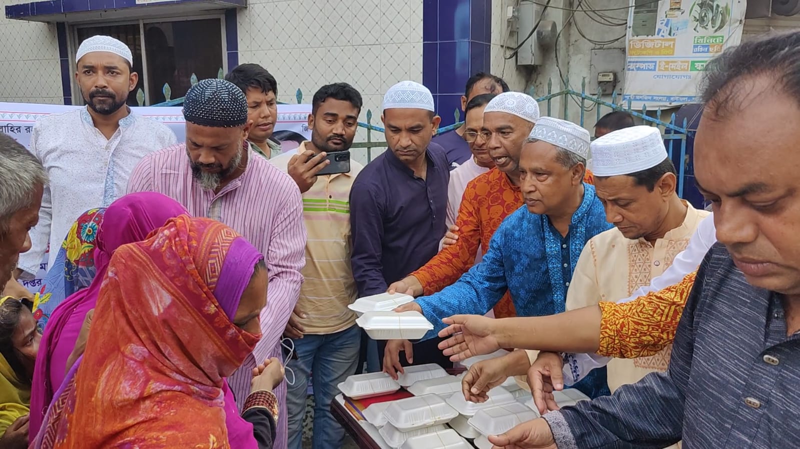 বাউফলে বিএনপির প্রতিষ্ঠাবার্ষিকীতে দোয়া-মিলাদ ও খাদ্য বিতরণ