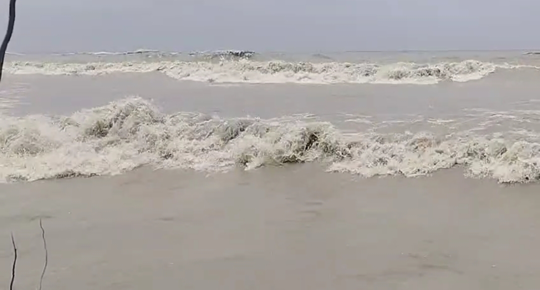 বাড়বে বজ্রসহ বৃষ্টি, রূপ নেবে নিম্নচাপে