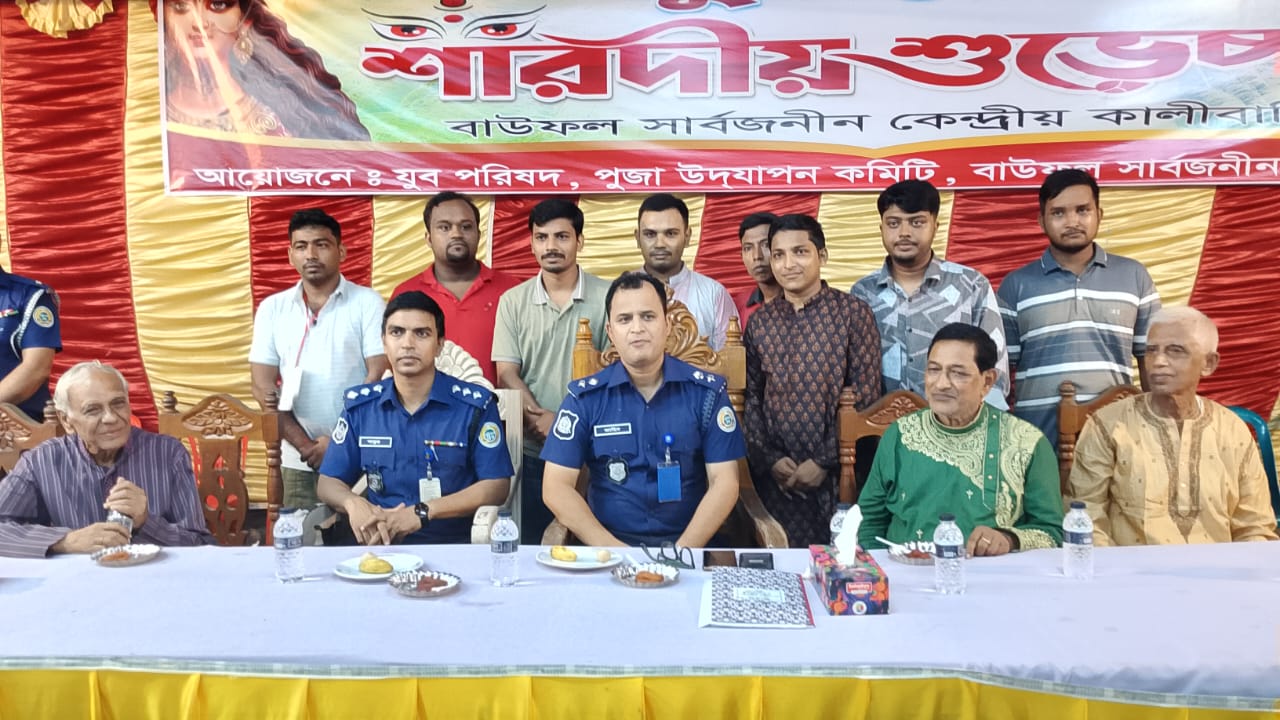 বাউফলে পুলিশ সুপারের ৬৪টি পূজা মণ্ডপ পরিদর্শন