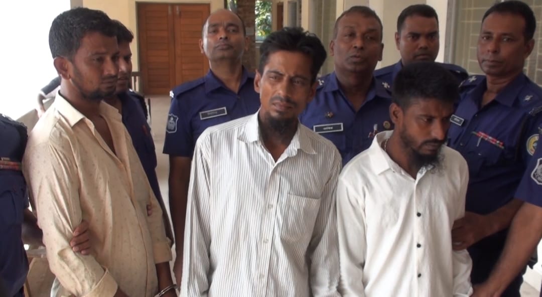 বরিশালে গৃহবধূকে দলবদ্ধ ধর্ষণের দায়ে ৪ জনের মৃত্যুদণ্ড 