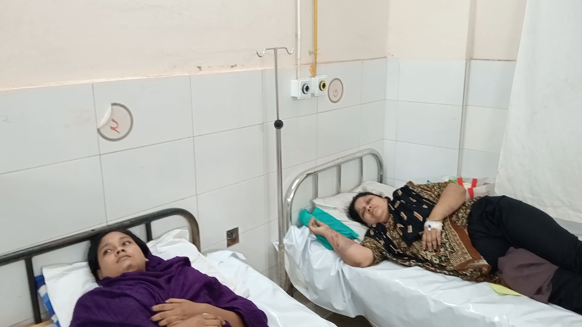 মেহেন্দিগঞ্জে যৌতুকের দাবিতে গৃহবধূ ও শাশুড়িকে পিটিয়ে আহত