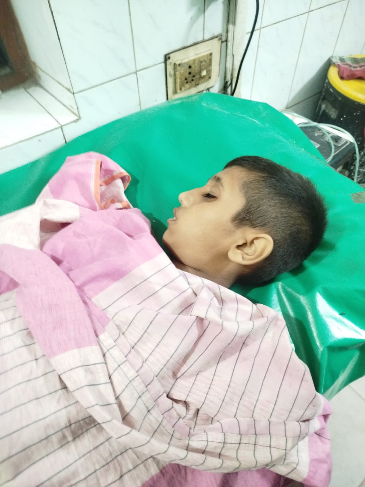 মেহেন্দিগঞ্জে অটোরিকশা উল্টে প্রাণ গেলো ৯ বছরের এক শিশুর