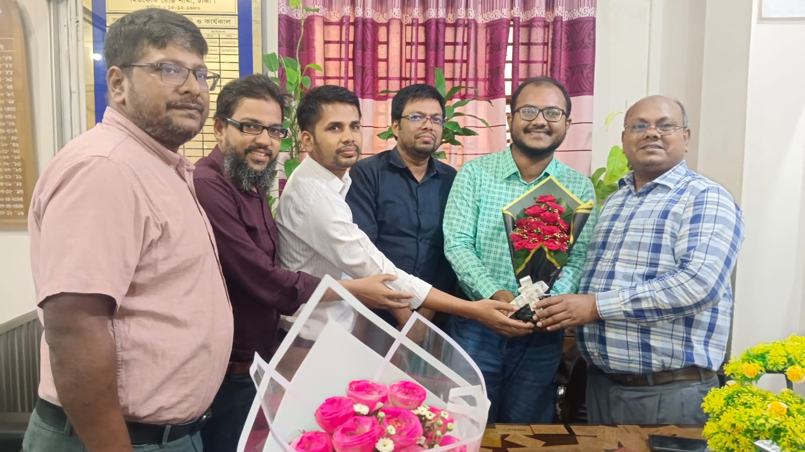 সোনালী ব্যাংক মিটফোর্ড শাখার প্রিন্সিপাল অফিসারের বিদায় অনুষ্ঠান