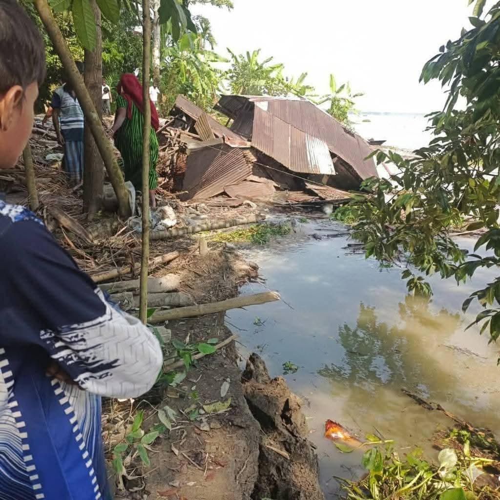সন্ধ্যা নদী গ্রাস করেছে জমিসহ বসত ঘর