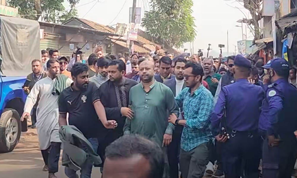 নিজ নির্বাচনী এলাকায় বিএনপি কর্মীদের তোপের মুখে ব্যারিস্টার ফুয়াদ