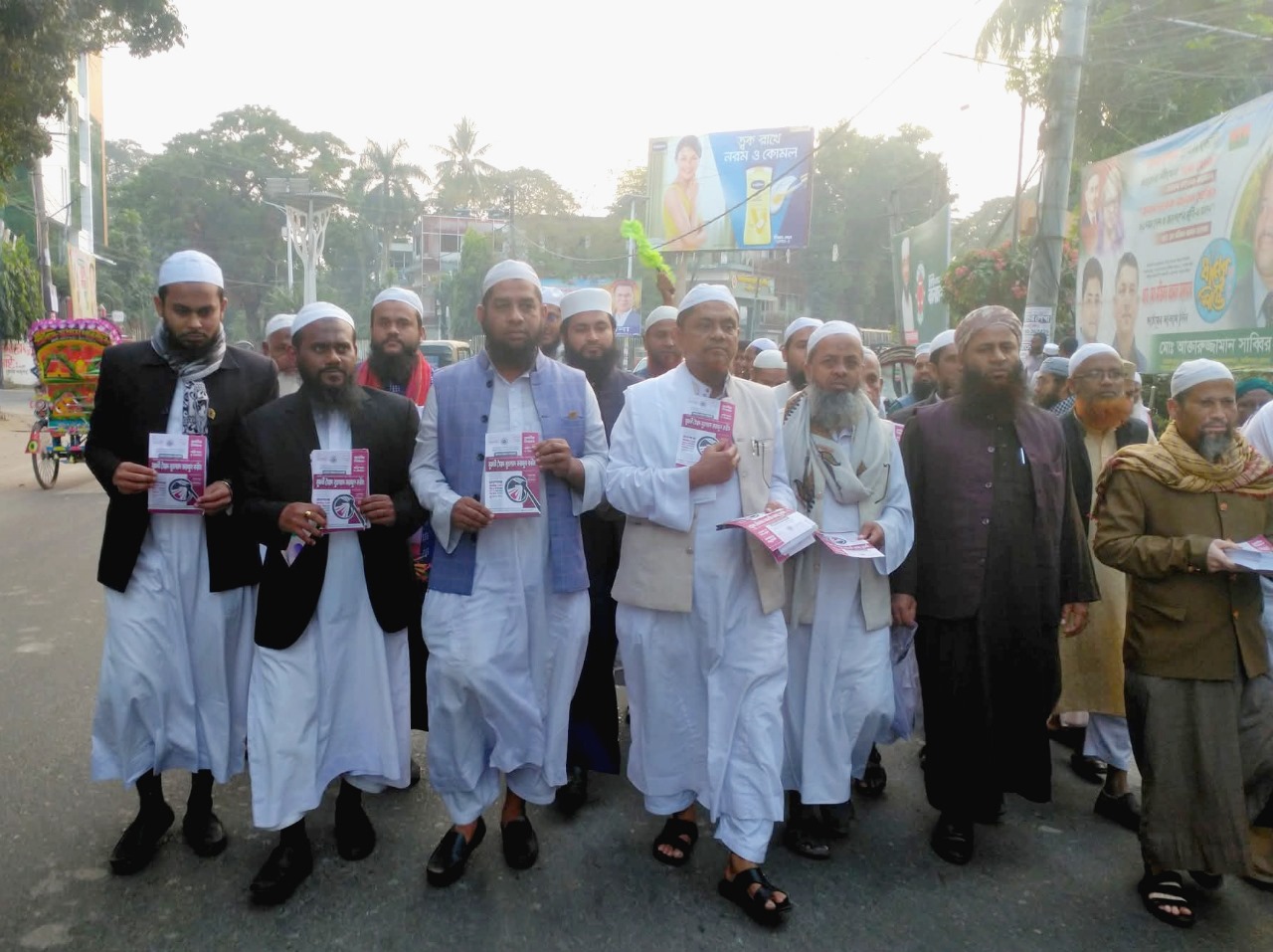 বরিশাল নগরীতে হাতপাখা মার্কার সমর্থনে ইসলামী আন্দোলনের গণসংযোগ