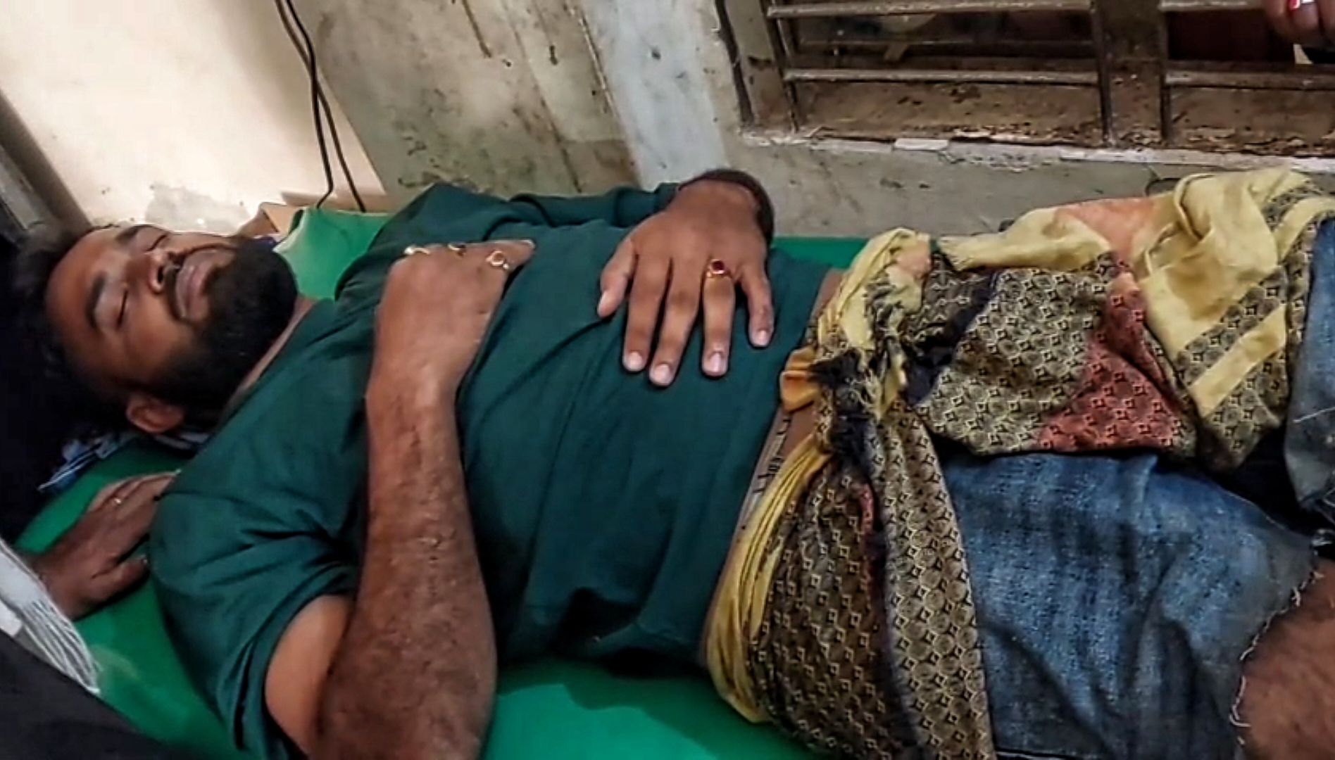 মহিপুরে মৎস্য ব্যবসায়ীর ওপর সন্ত্রাসী হামলা