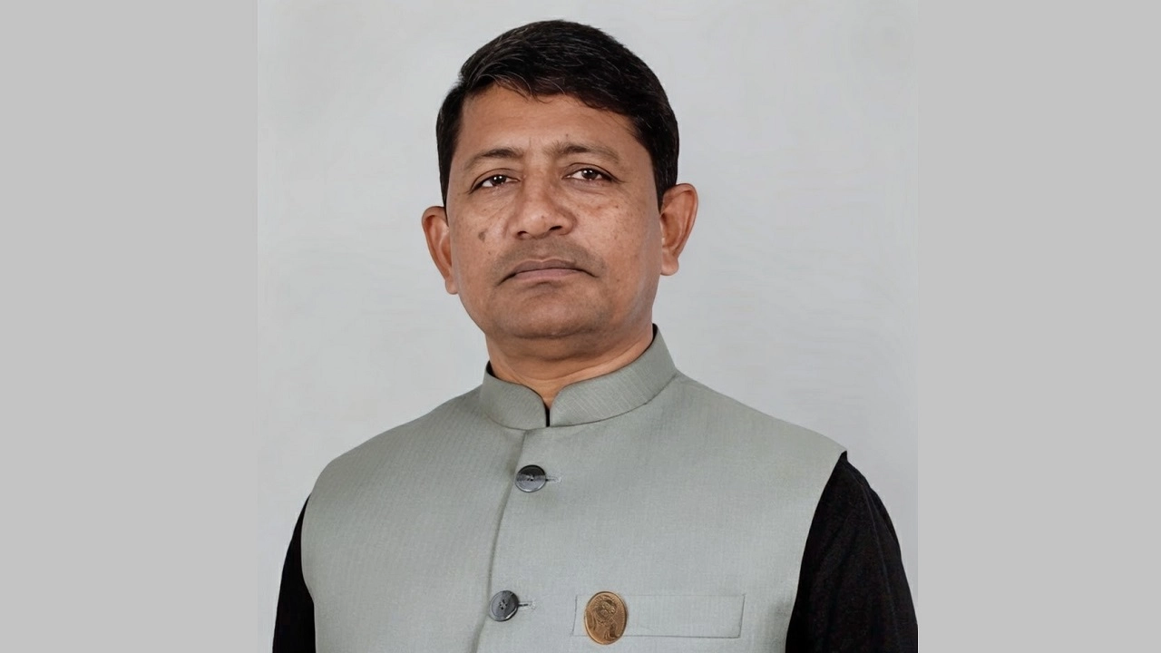 সাতক্ষীরায় আ.লীগ নেতার পক্ষে মনোনয়ন জমা দিতে গিয়ে কর্মী গ্রেপ্তার