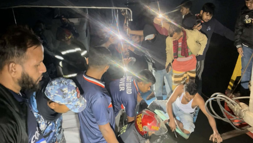 ফেরি দুর্ঘটনায় নিখোঁজের সাড়ে চার ঘণ্টা পর মিলল ৩ মরদেহ