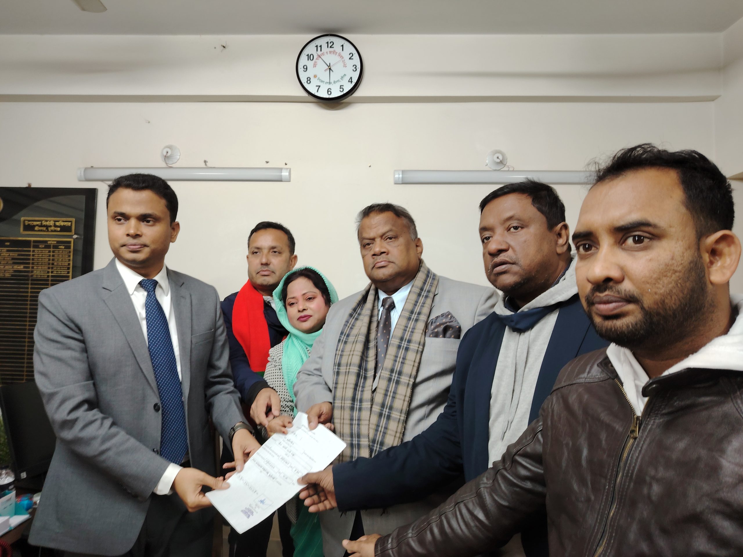 মুন্সীগঞ্জে ১ আসনে স্বতন্ত্র প্রার্থী হিসেবে মনোনশন পত্র  দাখিল করলেন বিএনপি’র দু নেতা 