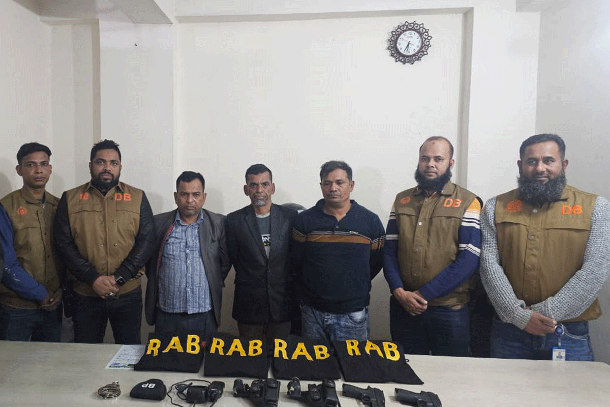 কেরানীগঞ্জে র‌্যাব পরিচয়ে ডাকাতির প্রস্তুতিকালে গ্রেফতার ৩
