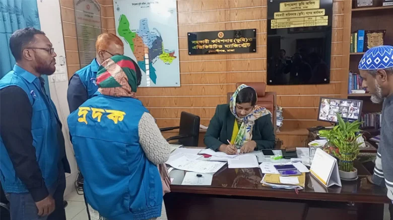 কেরানীগঞ্জ উপজেলা ভূমি অফিসে দুদকের অভিযান