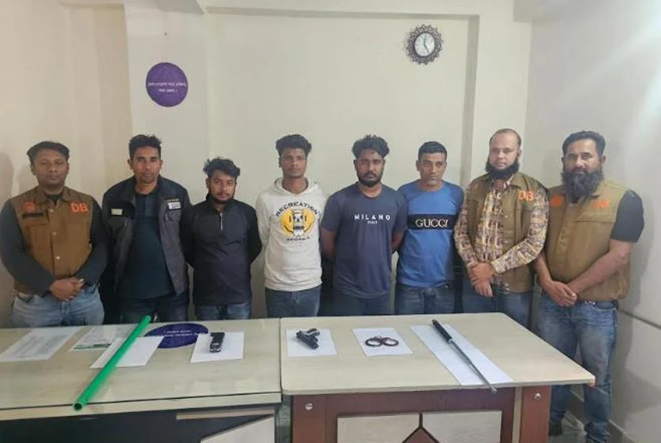 ভুয়া ডিবি পরিচয়ে ডাকাতির প্রস্তুতিকালে পাঁচজন গ্রেফতার