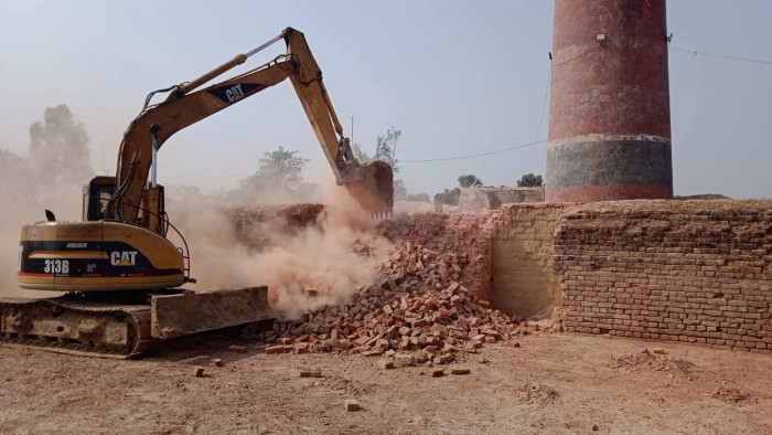 এনভি নিউজ২৪-এ সংবাদ প্রকাশের পর পোরশার ইটভাটায় অভিযান