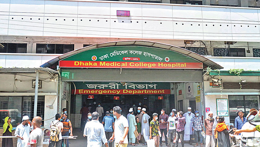 রাজধানীর পৃথক স্থানে ছিনতাইকারীর ছুরিকাঘাতে আহত ২