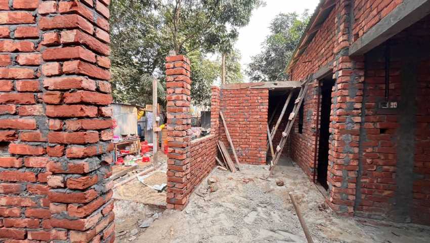 খাস জমিতে বাড়ি নির্মাণের অভিযোগ, তদন্তের আশ্বাস প্রশাসনের