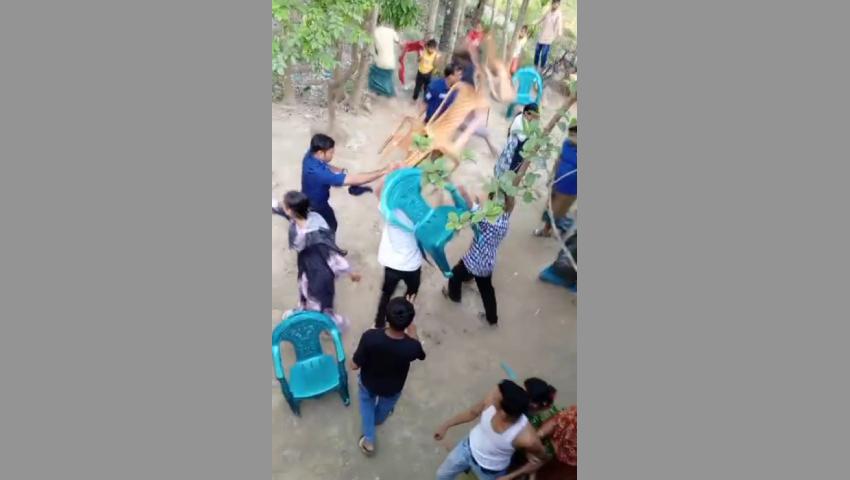 সালিশি বৈঠকে পুলিশের সামনে বৃদ্ধকে পিটিয়ে হত্যা