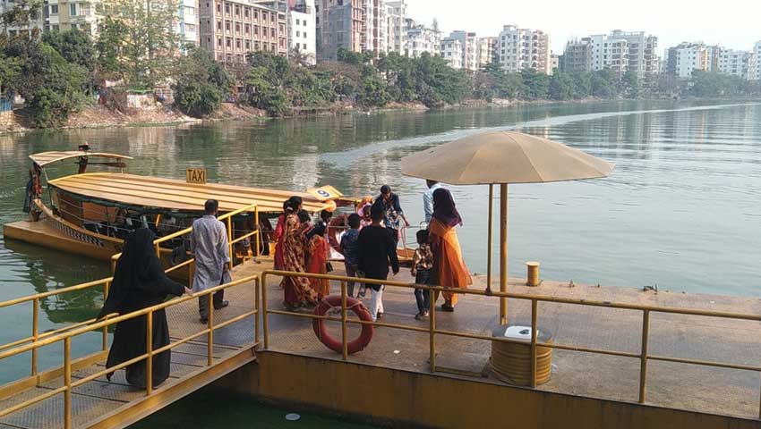ঈদে হাতিরঝিলে দর্শনার্থীদের ‘আনন্দ ভ্রমণ’