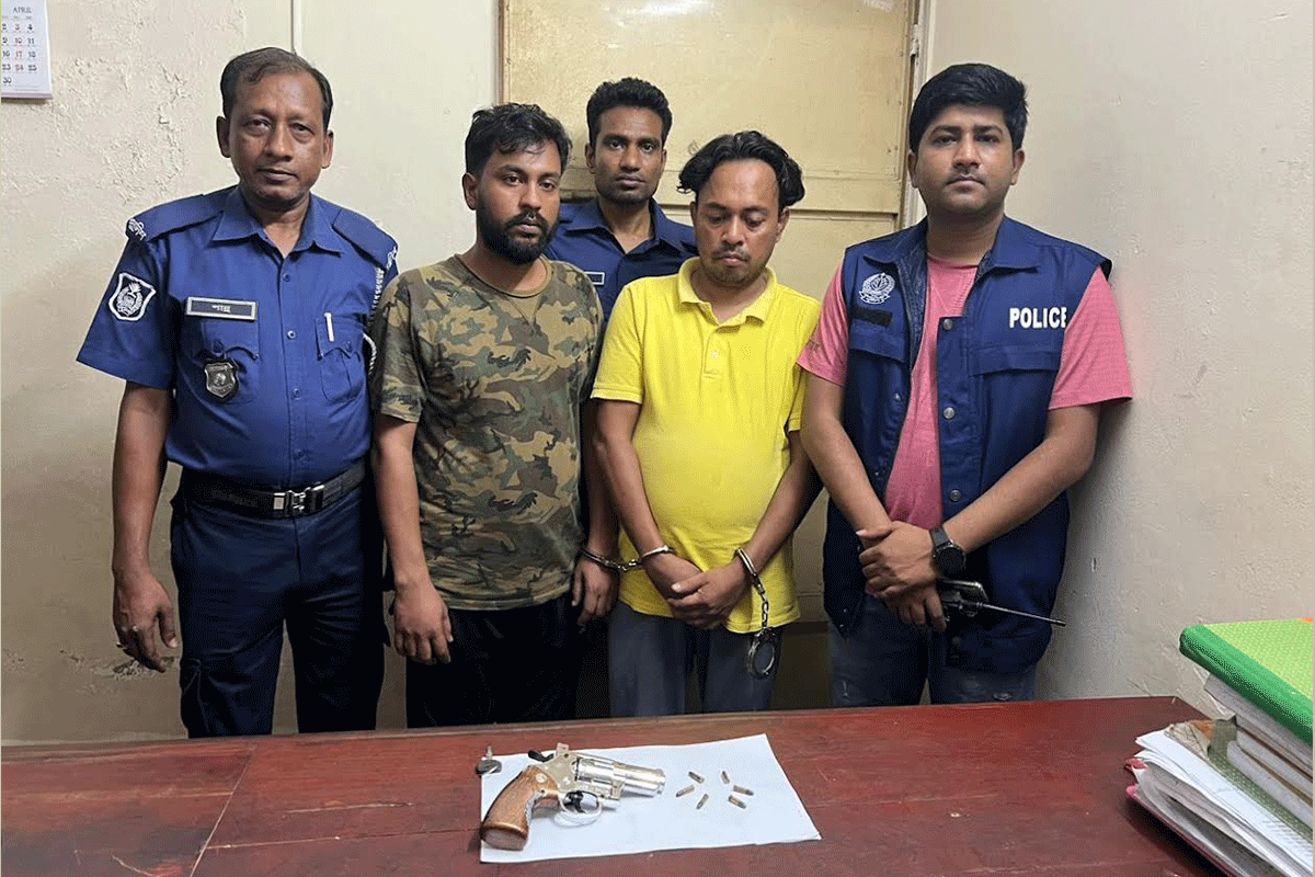 কেরানীগঞ্জে বিদেশি রিভলবার ও গুলিসহ গ্রেফতার ৩