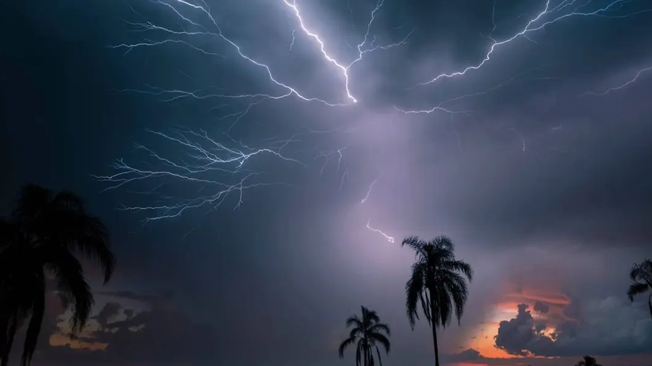 বজ্রঘাতে সাত জেলায় ১২ জনের মৃত্যু